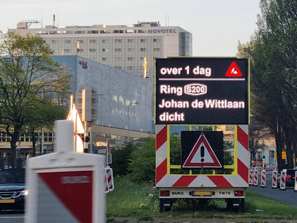 Gestern noch offen, heute dicht: Die Johan de Wittlaan beim World Forum The Hague ist 4 Monate geschlossen. | Foto: Holland.guide